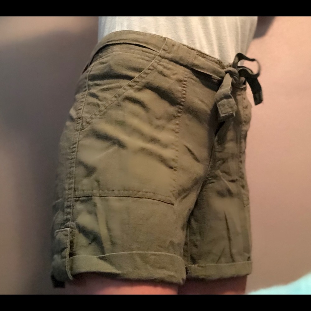 Kelsea Bermuda Shorts! Olive Green Shorts Size 9